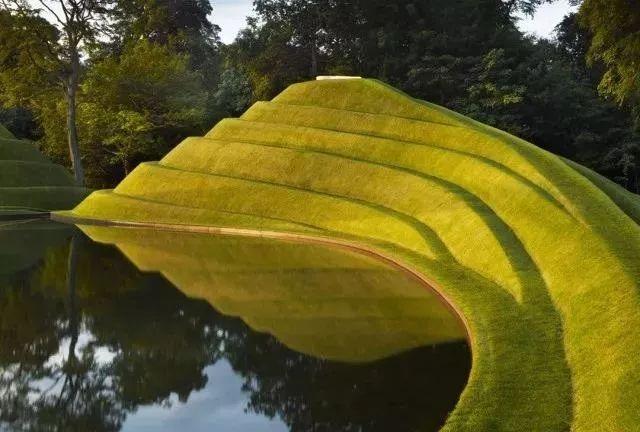 植物與水的搭配讓景觀充滿(mǎn)詩(shī)情畫(huà)意