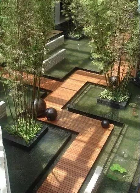 植物與水的搭配讓景觀充滿(mǎn)詩(shī)情畫(huà)意