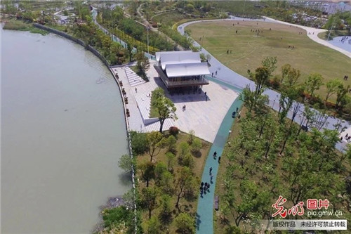 江蘇揚州古運河畔“長”出生態(tài)公園