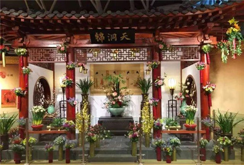 中國的插花技藝卻比其早出現(xiàn)千年！