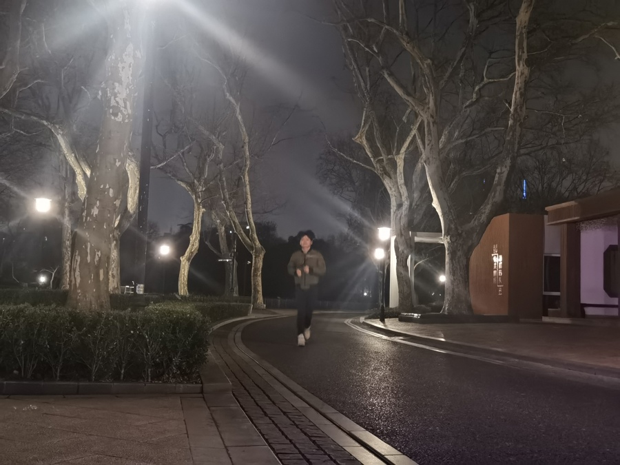24小時公園不斷建成 會有多少人來夜游？
