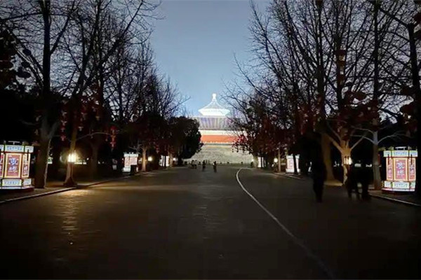 天壇公園開啟夜景照明 首次設(shè)計(jì)造景宮燈
